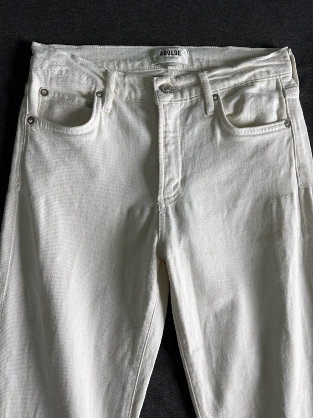 AGOLDE Toni Mid-Rise Slim Straight Jeans in Calcium White 26 Minimalist Summer